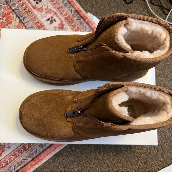 Ugg Neumel platform zip suede boots in chestnut - Picture 3 of 8